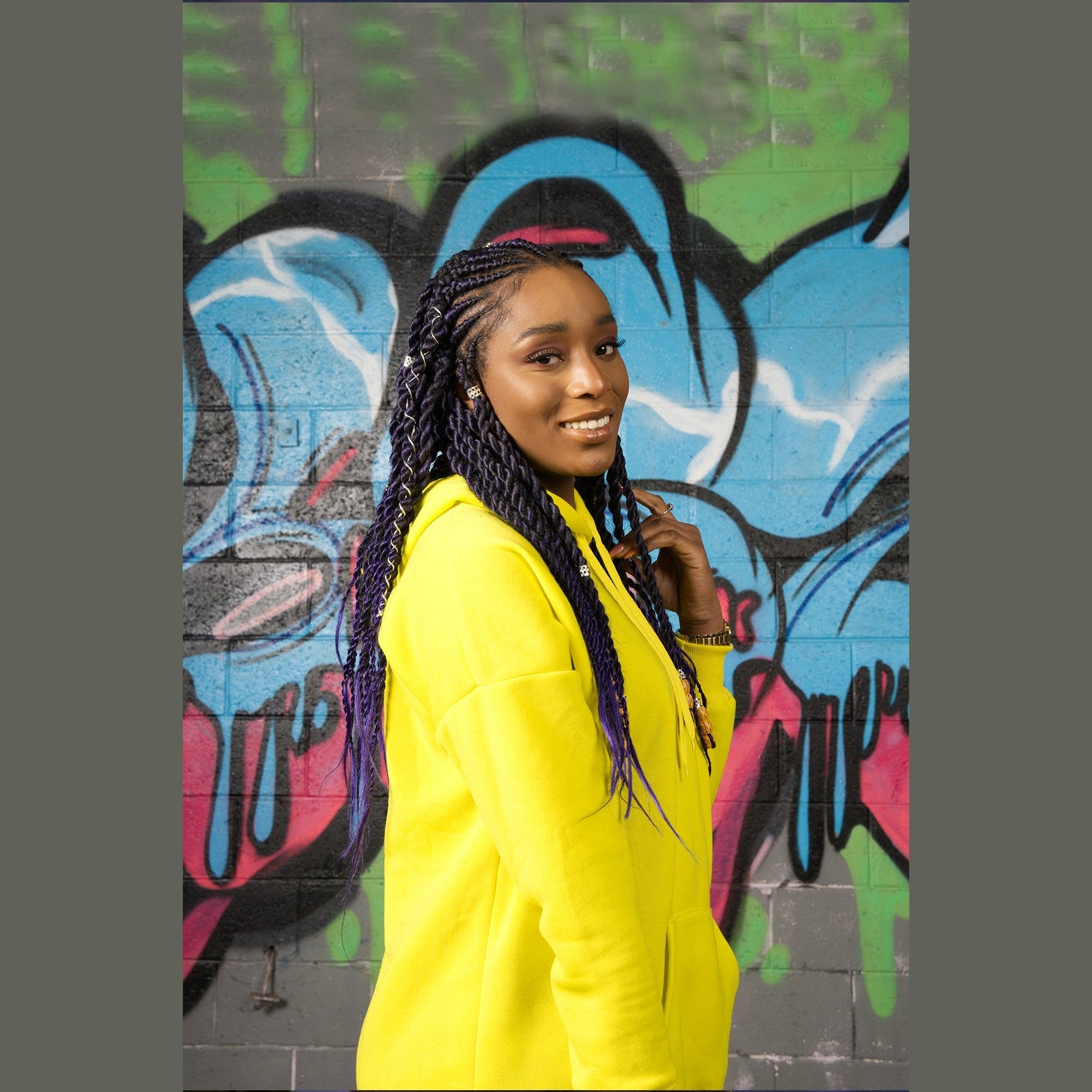 Apparel & Accessories > Clothing