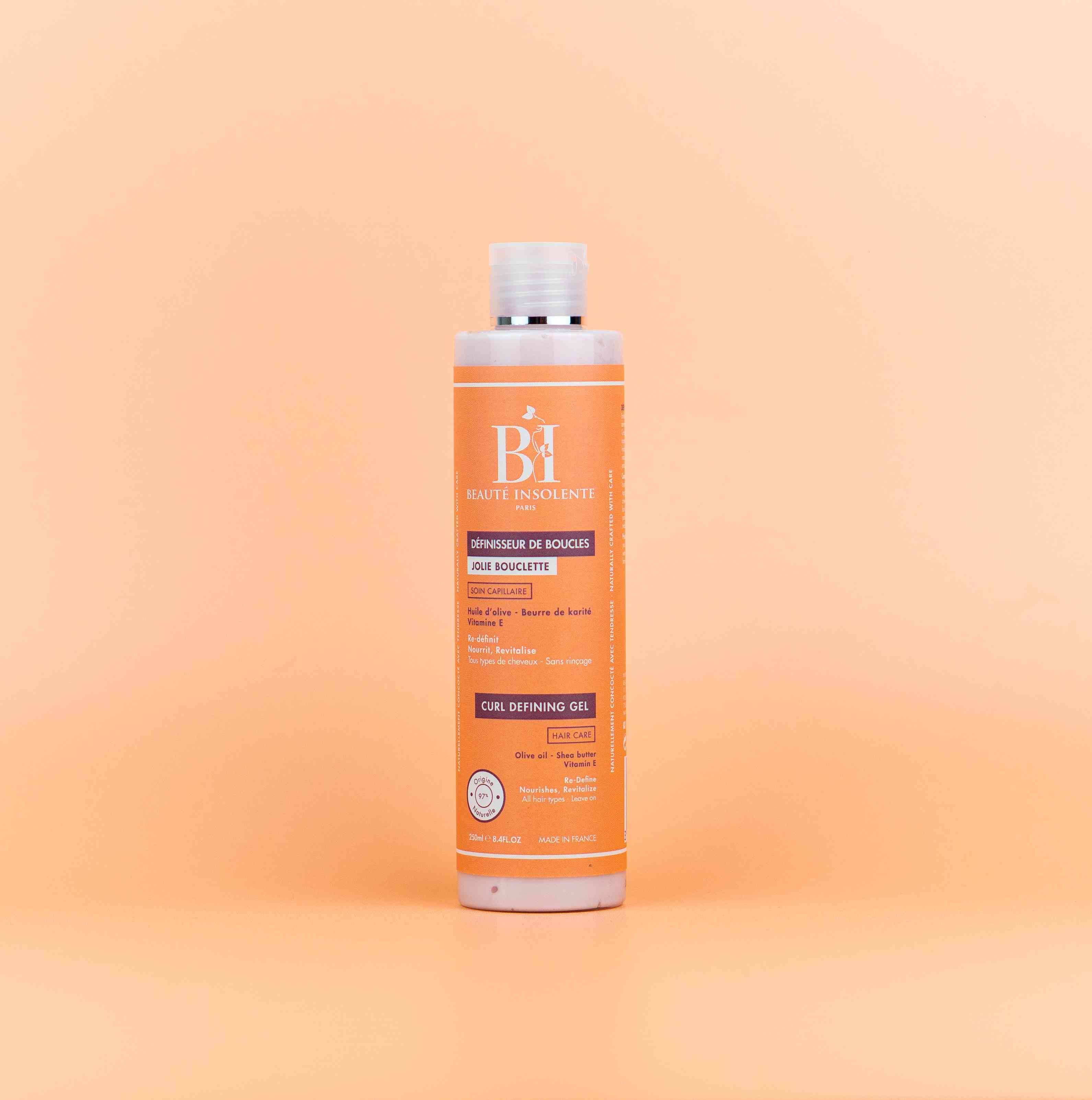 Définisseur de boucles Beauté Insolente A01, conçu pour sublimer et définir les cheveux texturés avec une finition naturelle.